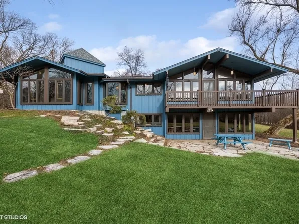 25382 N Wren Rd, Tower Lakes, IL 60010