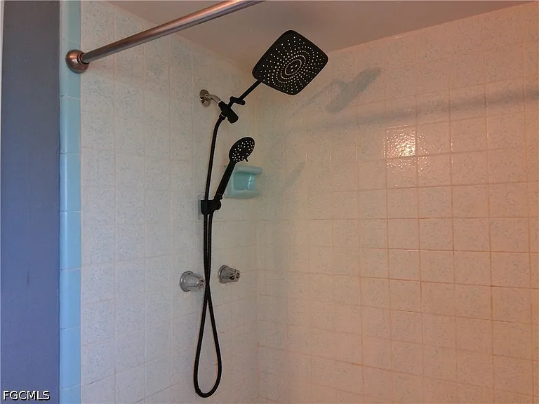 893 Iris Dr — Photo 9