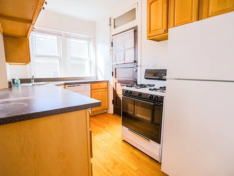 5348 N Wolcott Ave — Photo 4