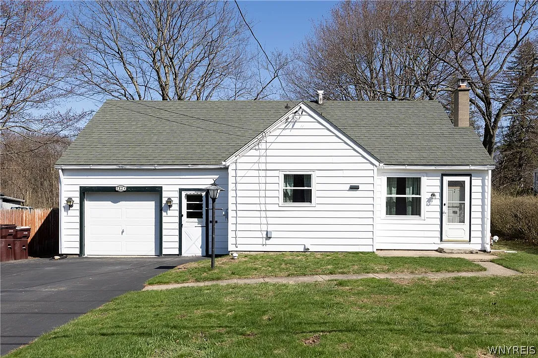 2624 Sunset Dr photo 1
