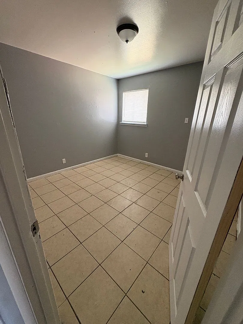 2 bed, 717 sqft, $700 — Photo 1