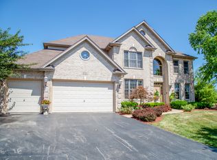 821 Pioneer Ct, West Chicago, IL