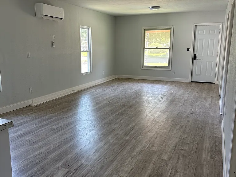 611 N Exchange St — Photo 4