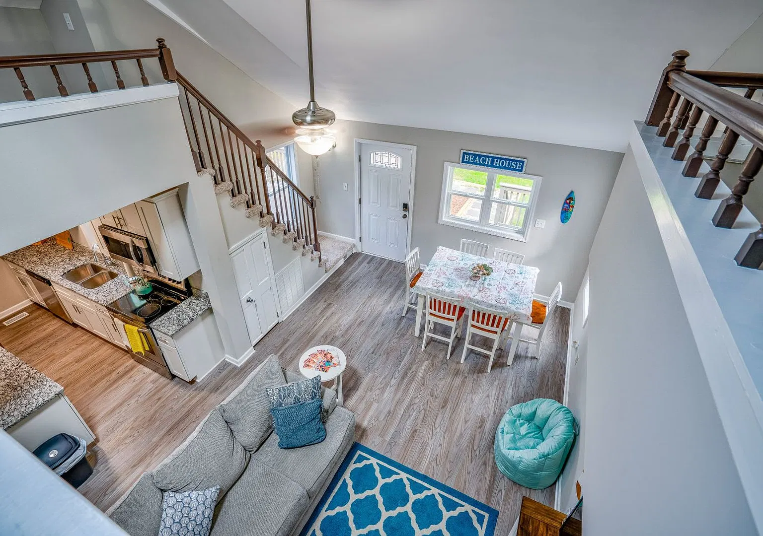Cozy fully-furnished beach home on desirable Oak Island — Photo 2