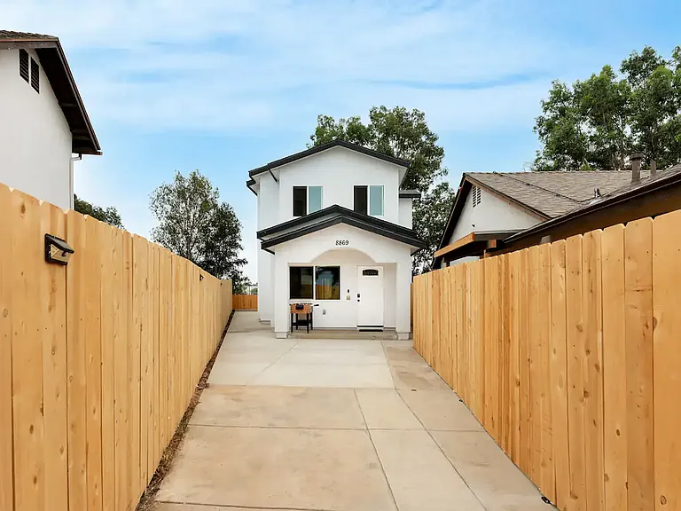 8869 Jade Coast Dr — Photo 1
