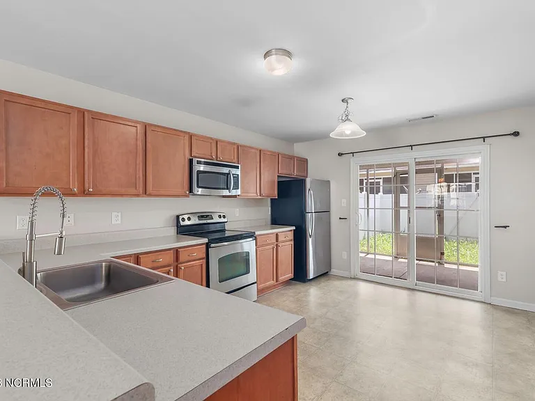9005 Banister Loop — Photo 9