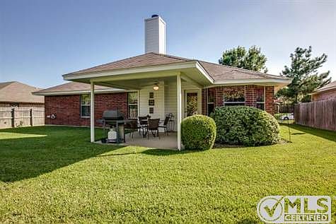 4th image of 836 NW Park Meadow Ln