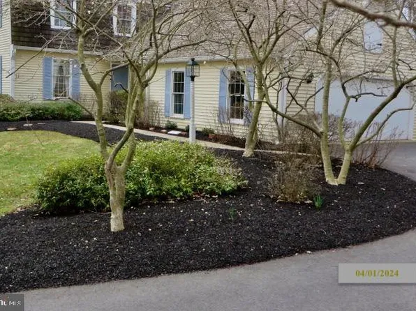2 Timber Brook Dr, Quakertown, PA 18951