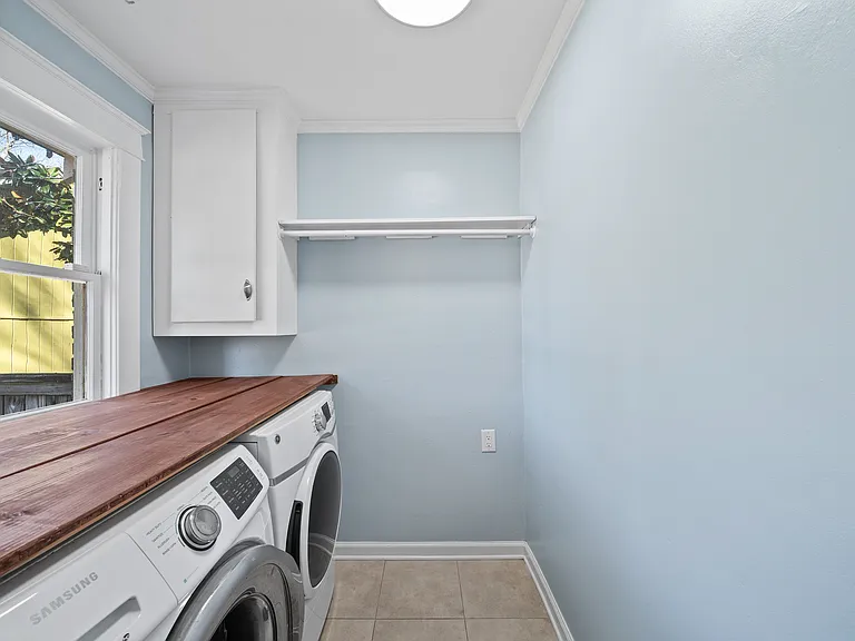573 Alexander St — Photo 12