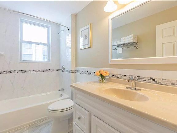 5th image of 90 Kent St #2