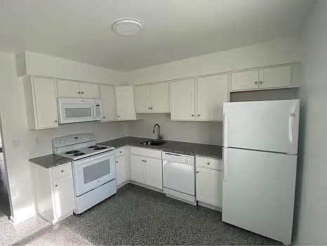 13 Doris Dr #C — Photo 1