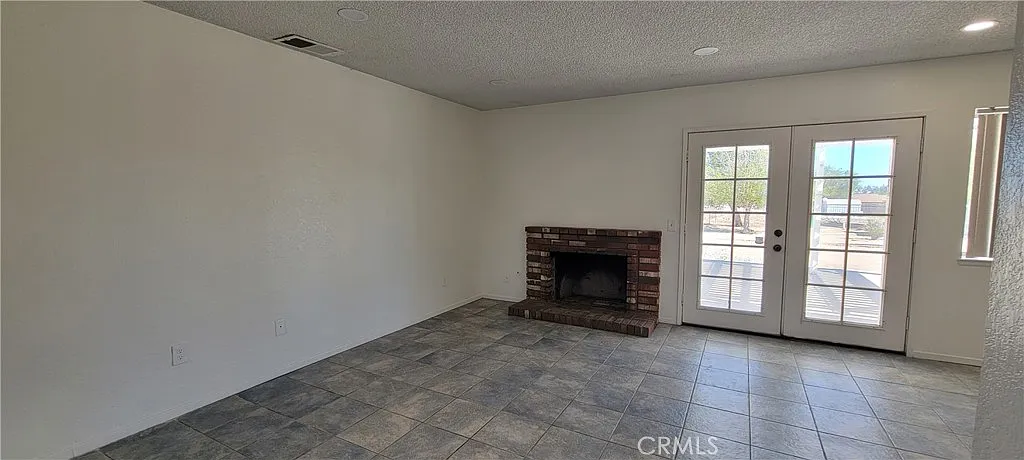 2 bed, 921 sqft, $1,800 — Photo 2