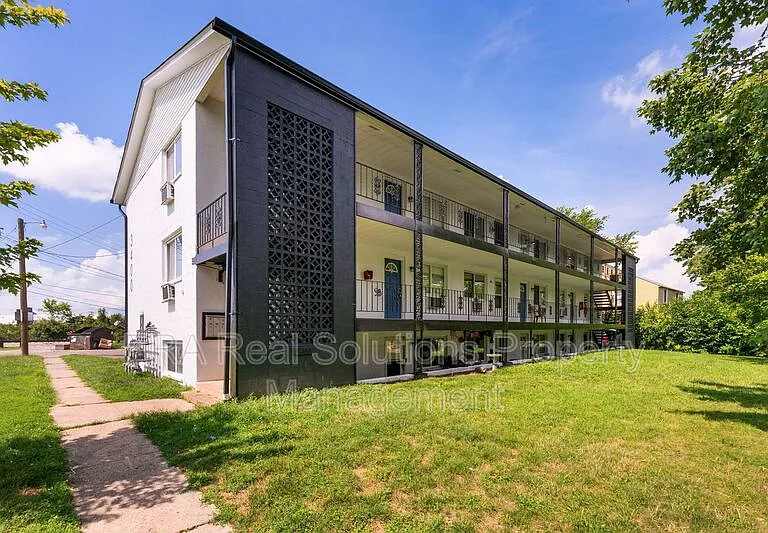 3400 Camp Chase Dr #4B — Photo 3