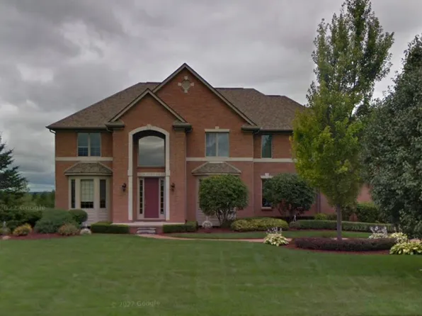 67209 Hidden Oak Ln, Washington, MI 48095