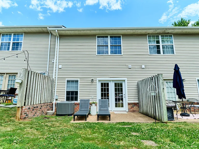 395 Oman St — Photo 17