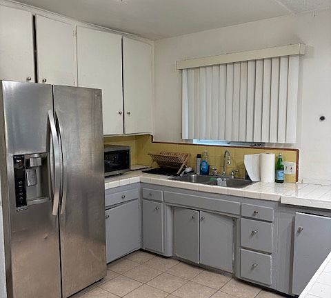 3rd image of 5921 Cahuenga Blvd APT 1