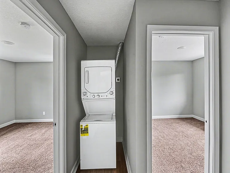 Brentwood Apartments — Photo 9