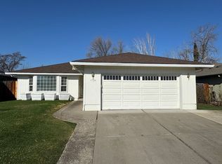 1726 Dove Ln, Medford, OR 97501