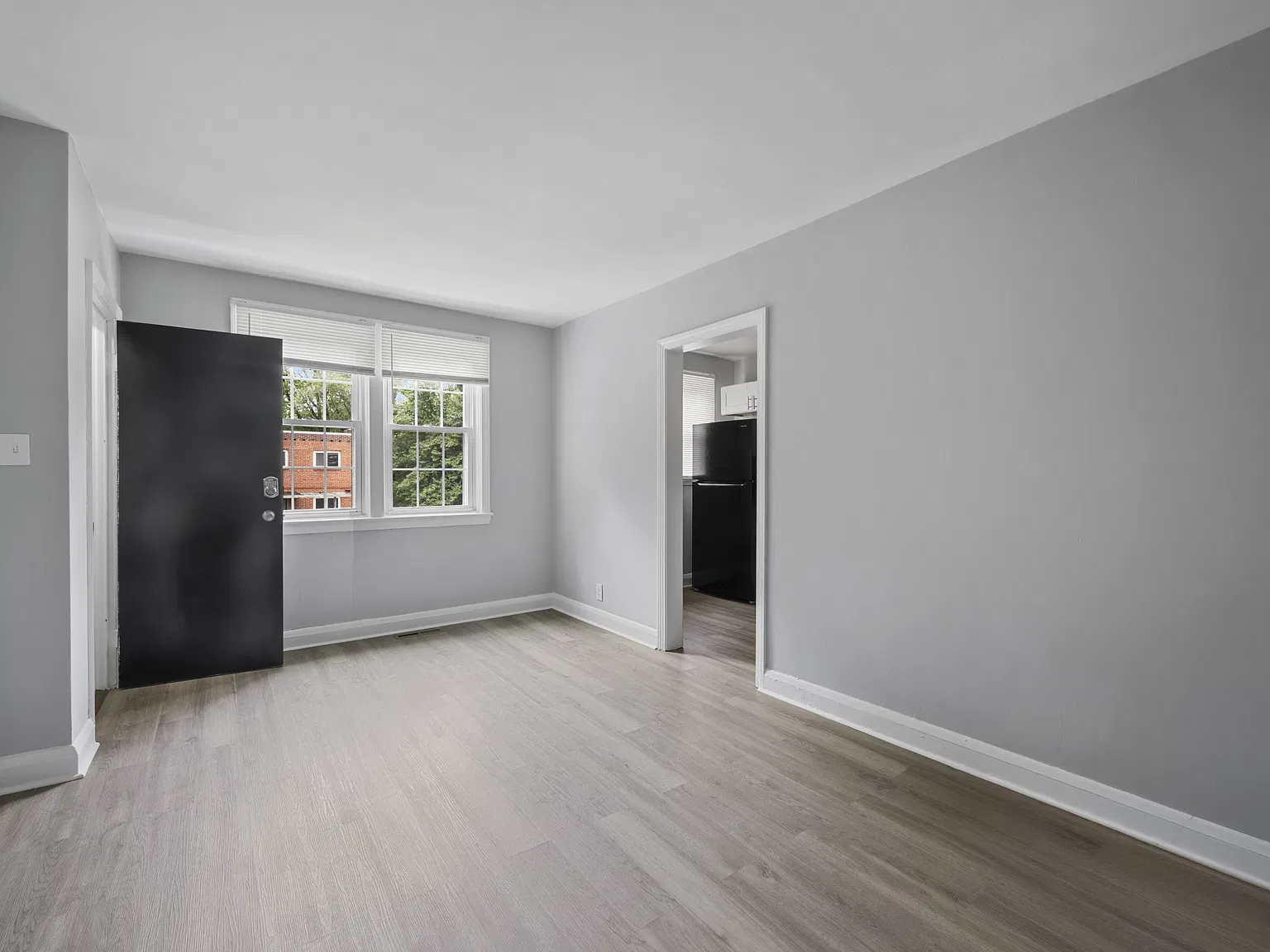 2 bed, 898 sqft, $1,300 — Photo 1