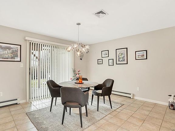 5th image of 511 Barberry Ln