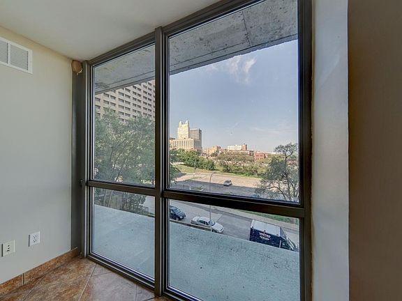 3rd image of 600 Admiral Blvd #5