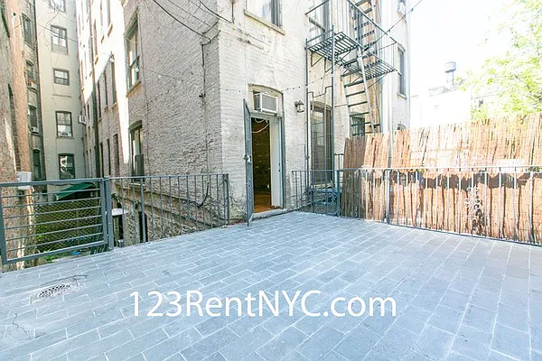 Rented by Chartwell Manhattan Realty | media 38