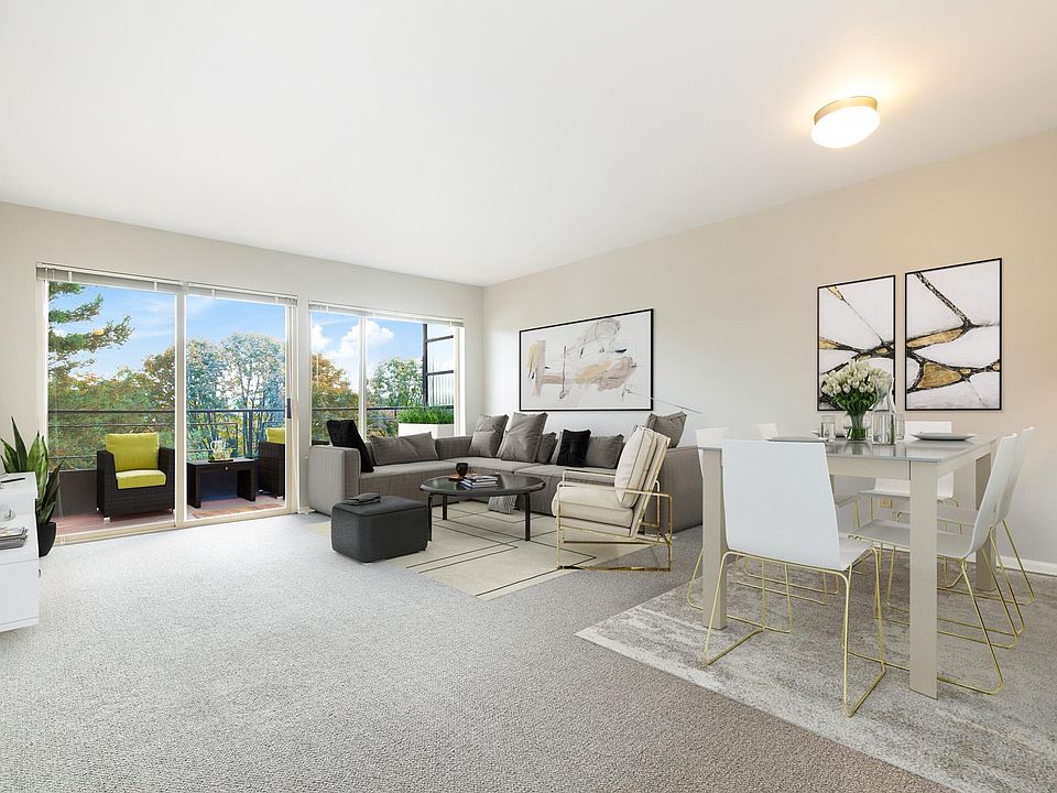 Staged living/dining