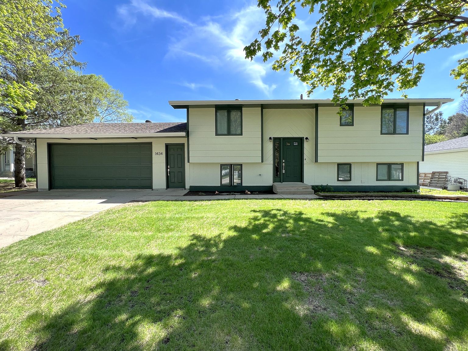 1434 Yosemite Ln, Brookings, SD 57006 Zillow