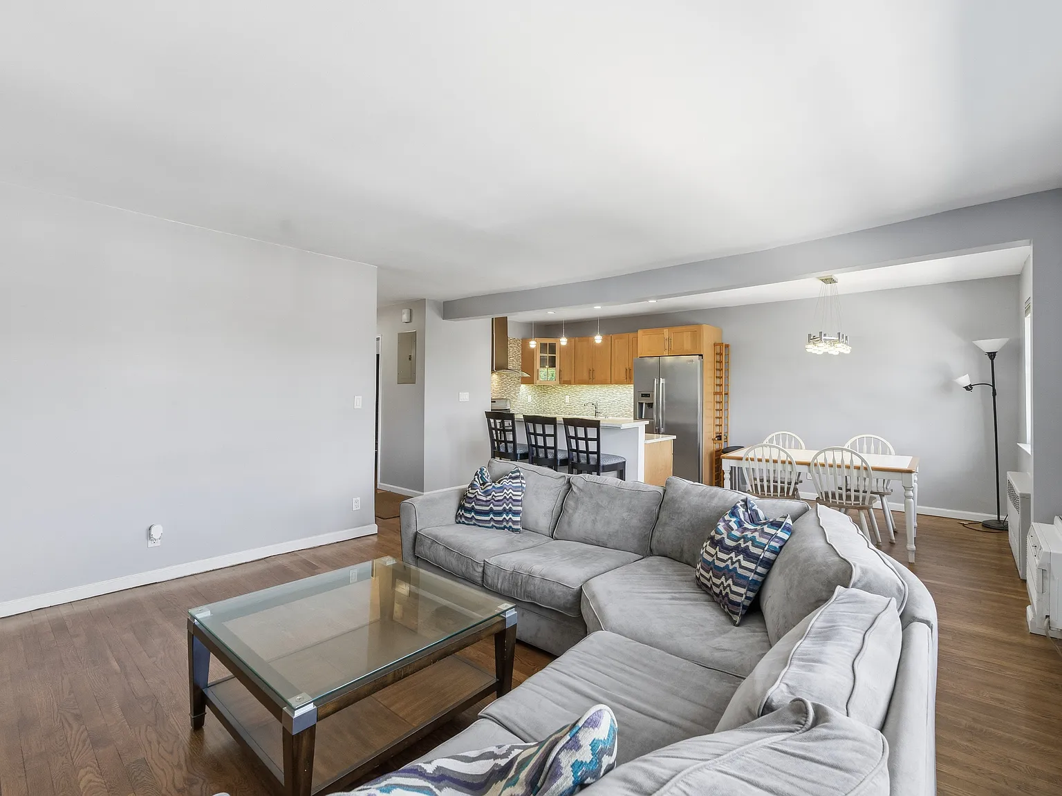 3 bed, 1146 sqft, $3,800 — Photo 3