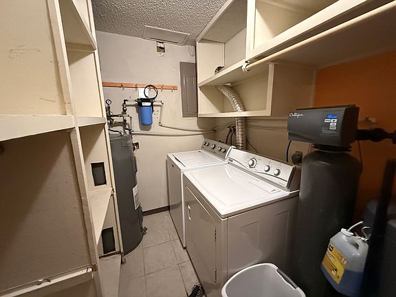 4th image of 554 Camelot Dr