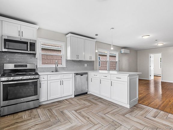 2nd image of 492 Main Street E