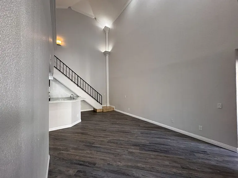 Alcantara Home Apts — Photo 88