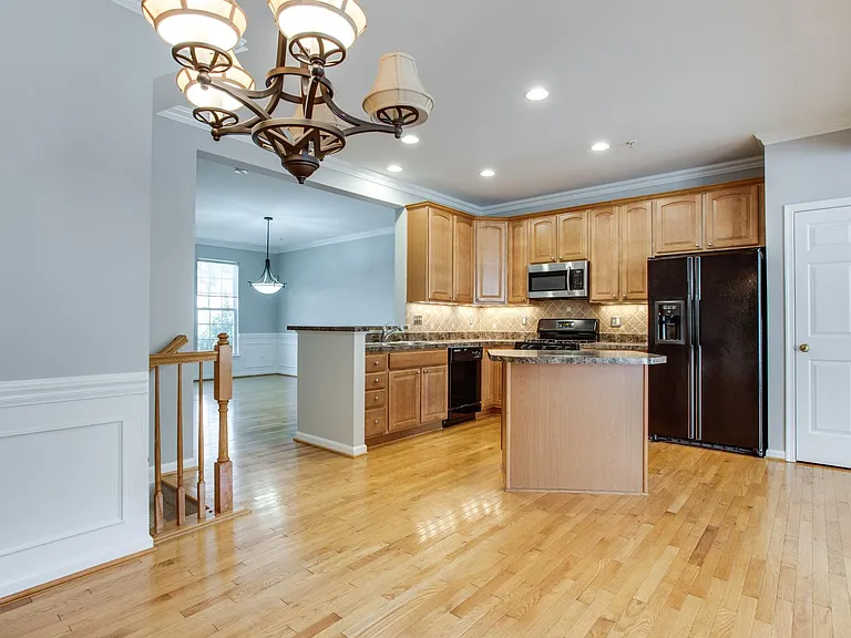 10410 Damascus Park Ln — Photo 15