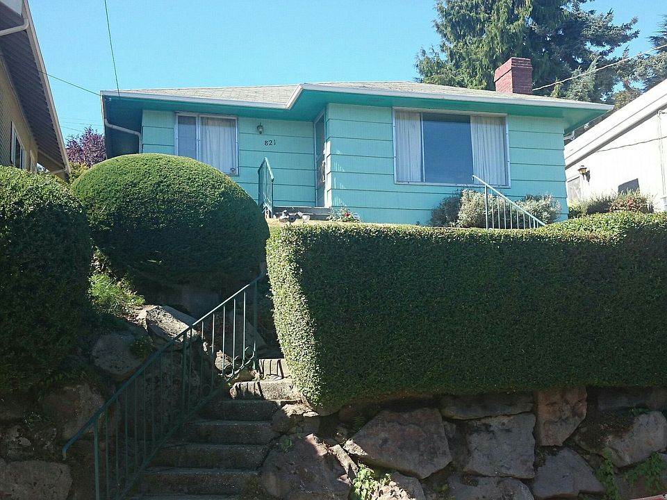 2nd image of 821 32nd Ave S