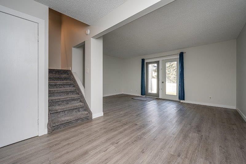 Calgary Townhouse for rent - 3 Bedrooms — photo 17