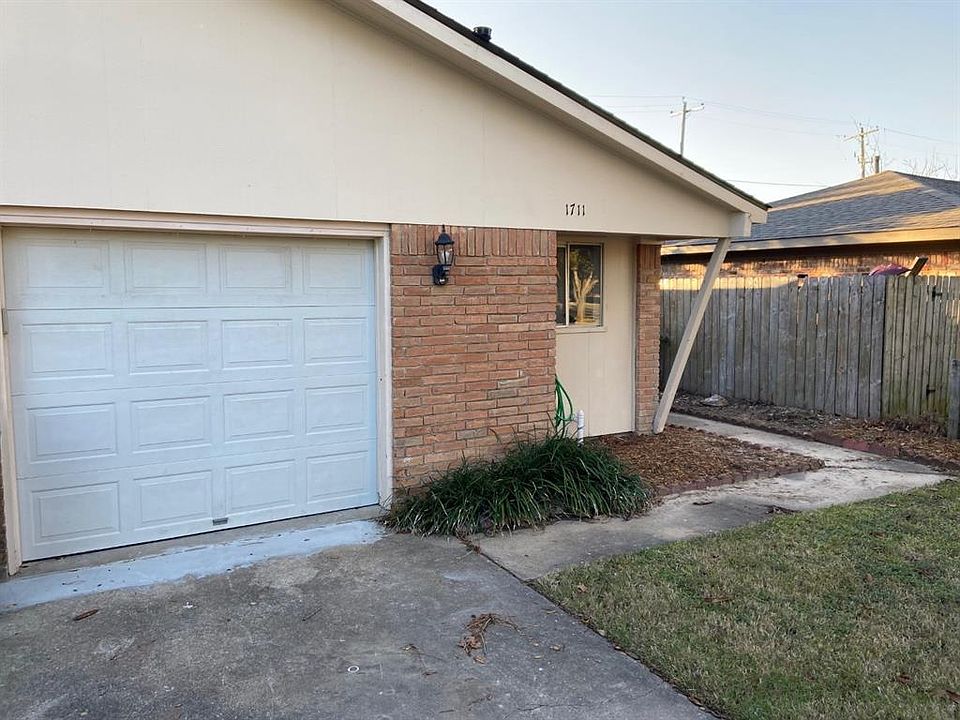 1st image of 1711 Bahama Dr