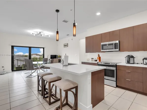 7809 NW 104th Ave APT 32, Doral, FL 33178