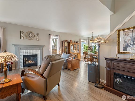 3rd image of 801 SE Larkspur Place