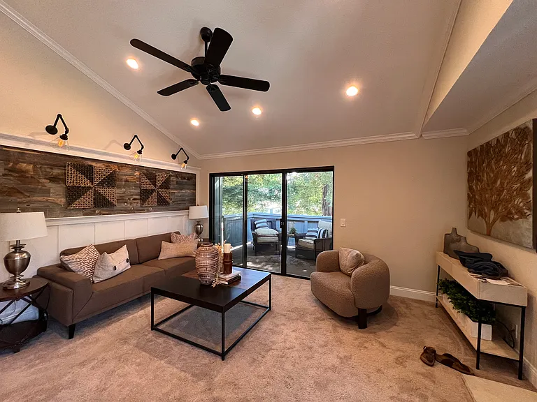 202 Compton Cir #D — Photo 1