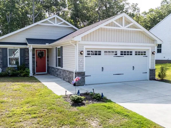 290 Pleasants Ln, Kilmarnock, VA 22482