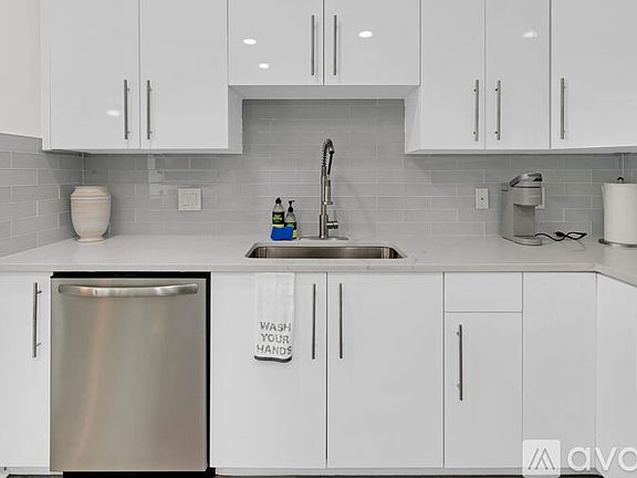 4th image of 202 Oak St SE #B