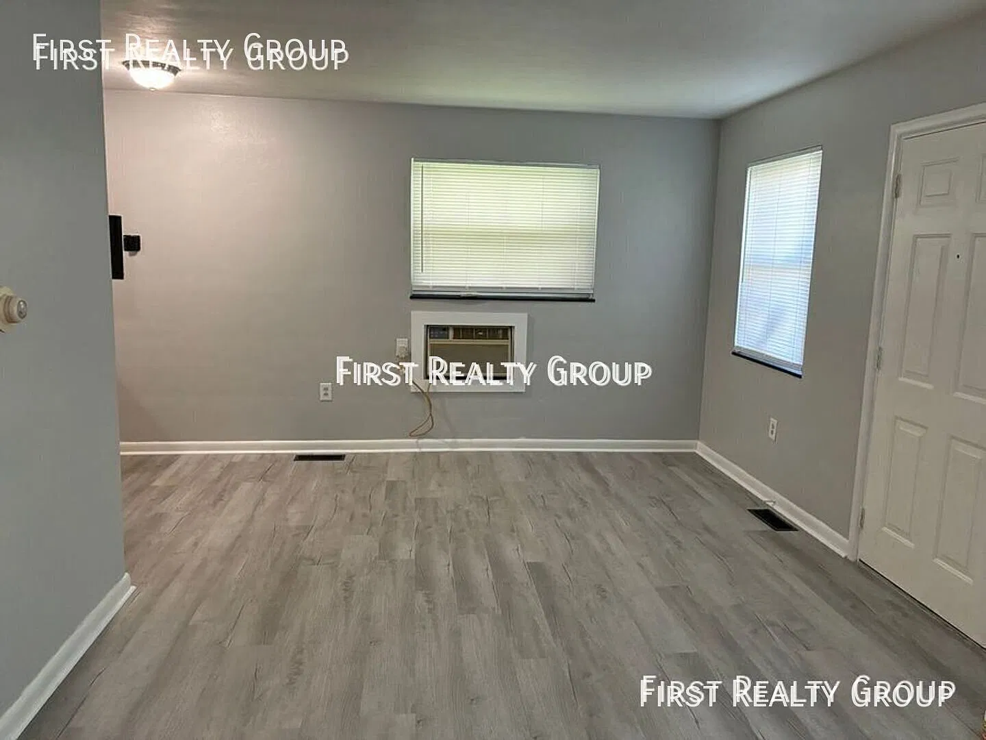 1 Bedroom 1 Bath Garden Walk-up Apartment in Dayton. Move in Ready! — Photo 3