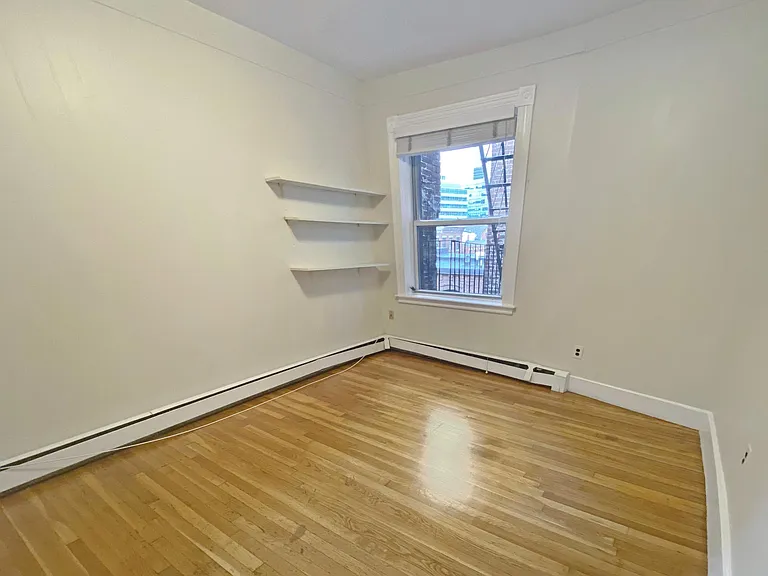 27 Phillips St #5 — Photo 8