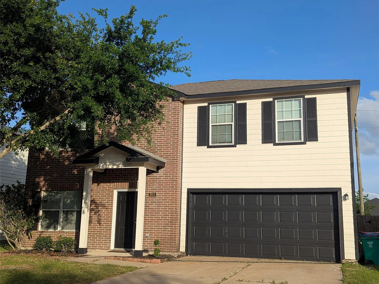 3 bed, 2.5 bath, 2178 sqft, $2,000 — Photo 1