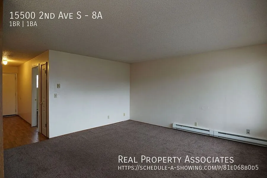 Cozy One Bedroom Apartment with Large Private Balcony Located in Burien Near Seattle — Photo 4