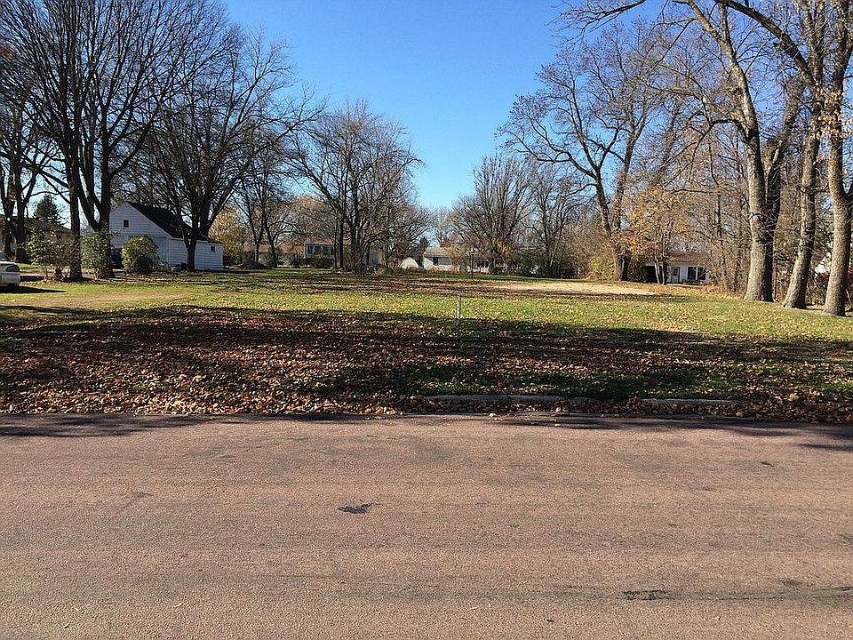 2nd image of 780 Shoreacres Dr