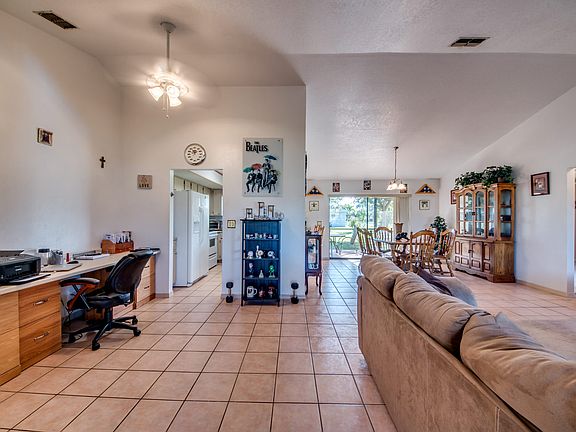 4th image of 513 SE 9th Pl