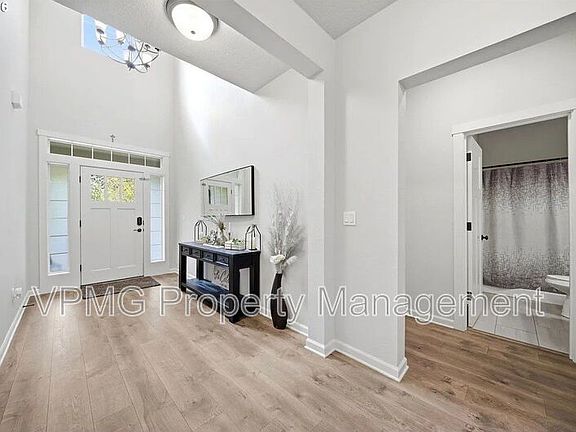 5th image of 4704 NE 109th St