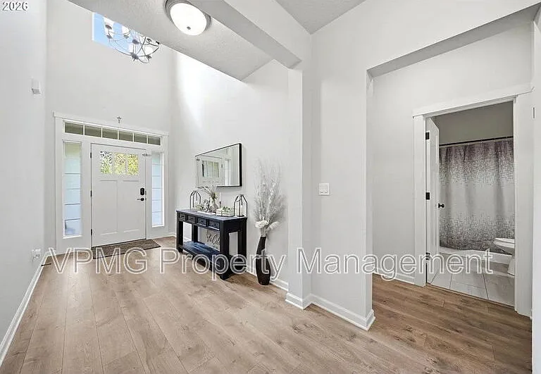 4704 NE 109th St — Photo 5