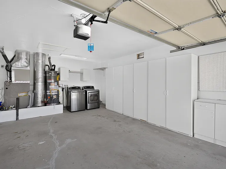 12137 Putting Green Row — Photo 37